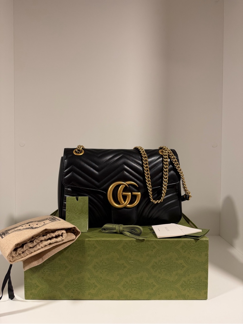 Gucci GG Marmont Medium Shoulder Bag